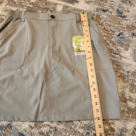NWT Libin skort. Stretch waist. Pockets. Women's size Large. Upf 50+. Waterproof - Picture 15 of 16